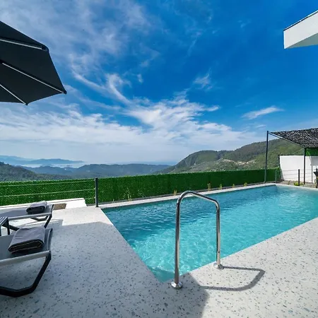 Oxy Private Pools & Seaview & Heated Indoor Pool Göcek