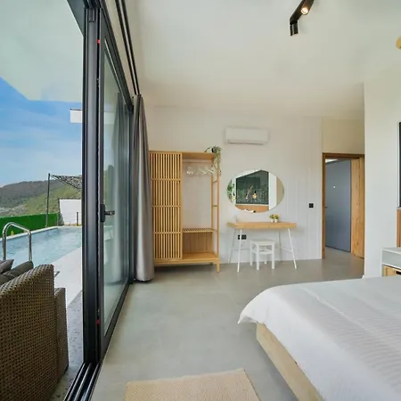 Willa Oxy Private Pools & Seaview & Heated Indoor Pool Göcek