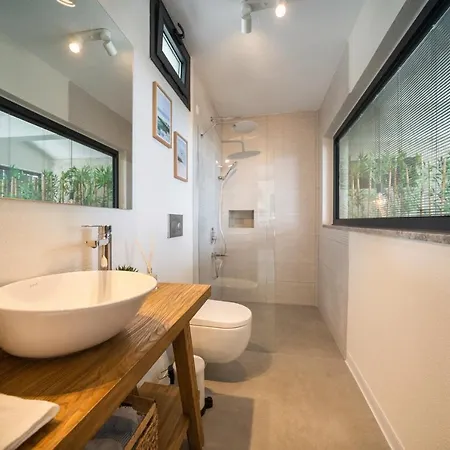 Oxy Private Pools & Seaview & Heated Indoor Pool *