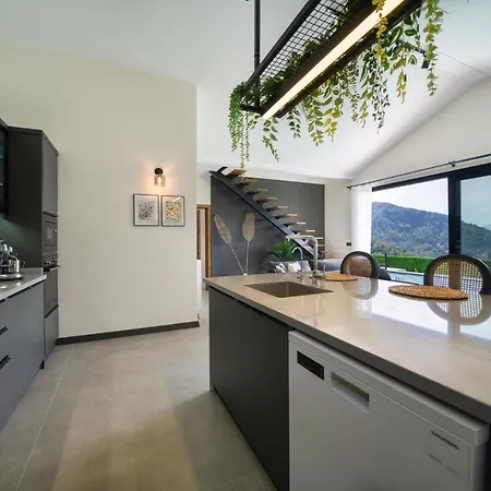 Oxy Private Pools & Seaview & Heated Indoor Pool Willa
