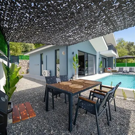 Willa Oxy Private Pools & Seaview & Heated Indoor Pool Göcek