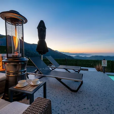 Oxy Private Pools & Seaview & Heated Indoor Pool Göcek