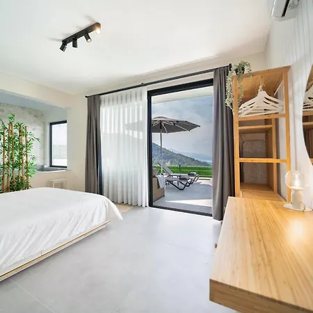 Oxy Private Pools & Seaview & Heated Indoor Pool