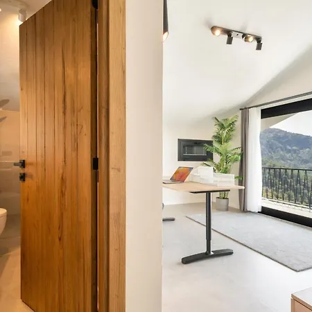 Oxy Private Pools & Seaview & Heated Indoor Pool